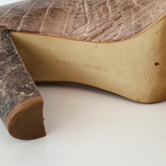 Banana Republic chunky taupe heels - Picture 7 of 8